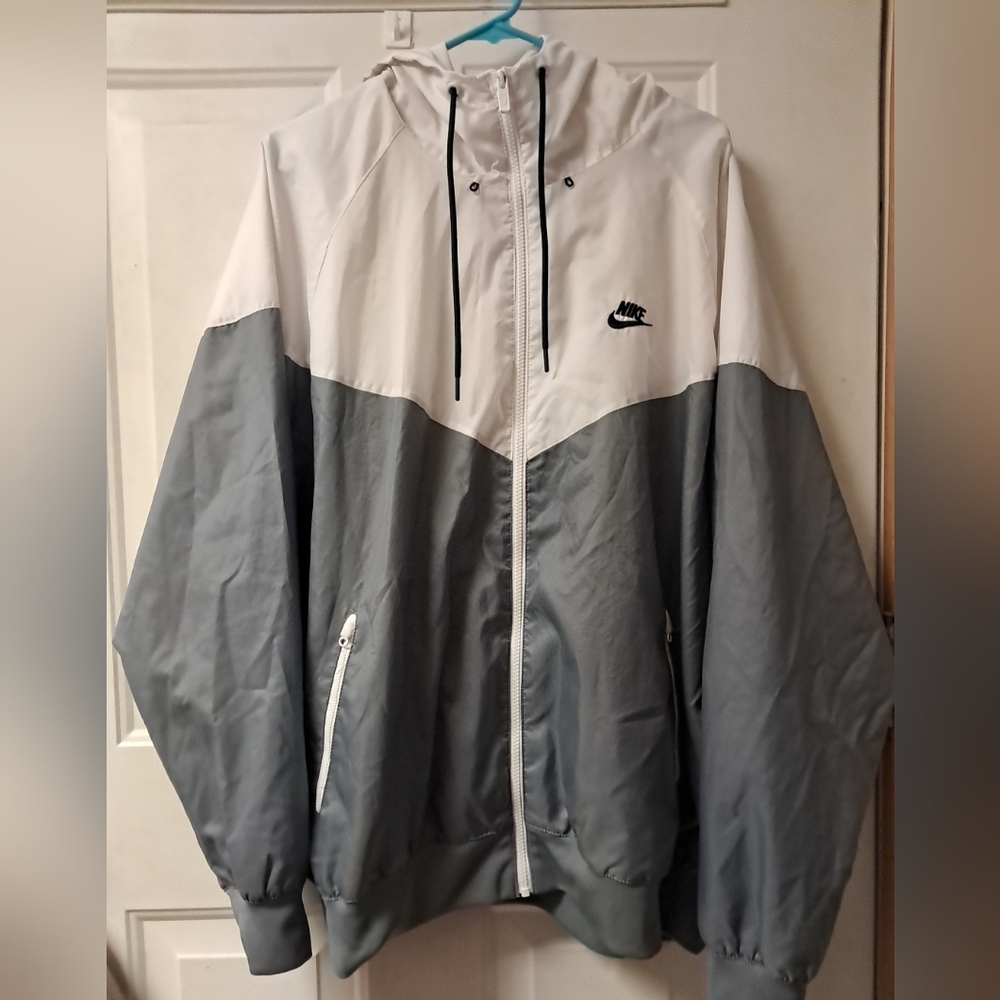 Nike "WindRunner" Mens XXL Full Zip Hooded Windbreaker Jacket. White/Gray
